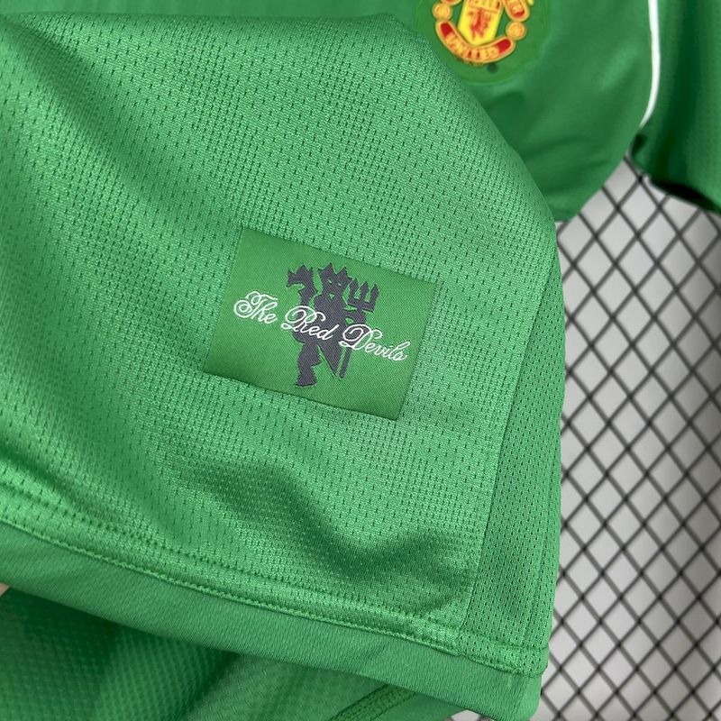 07-08 MNU green goalkeeper retro jersey