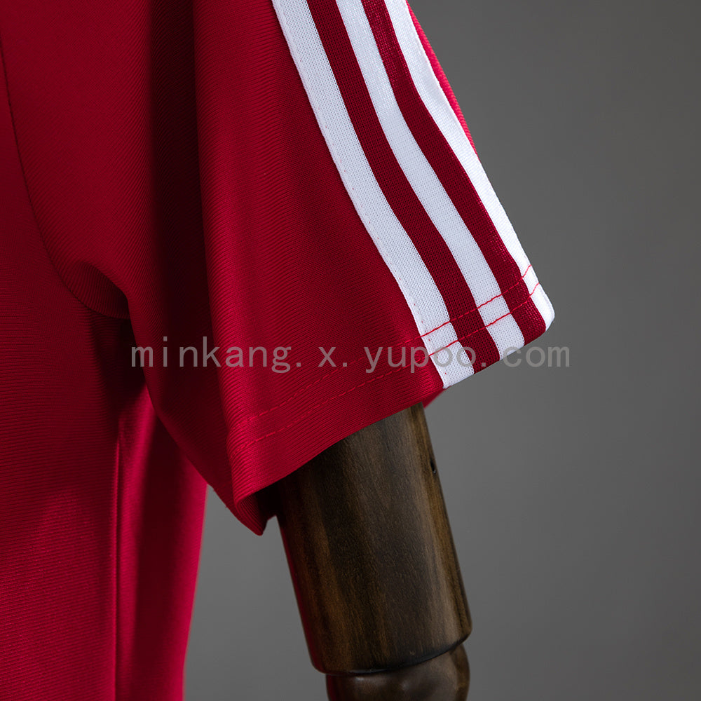 M-U Terrace Icons T-Shirt Red S-XXL