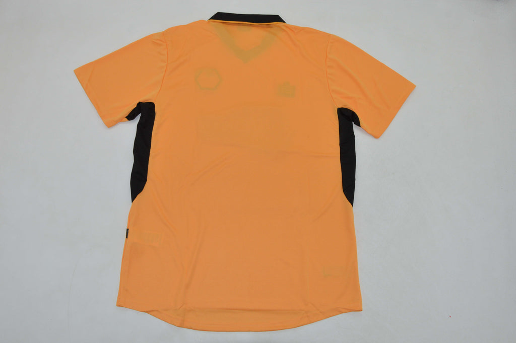 WOLVES 02-04 — Club Retro