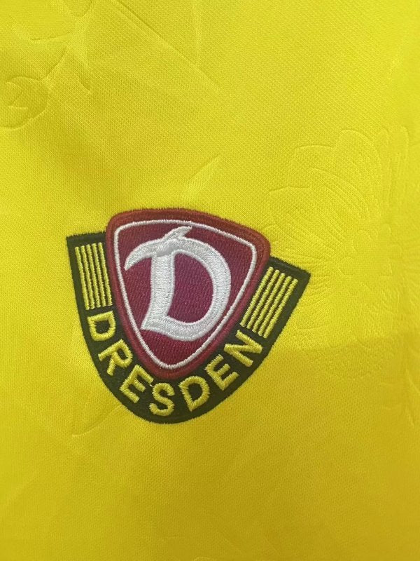 25-26 Dynamo Dresden home socer jersey