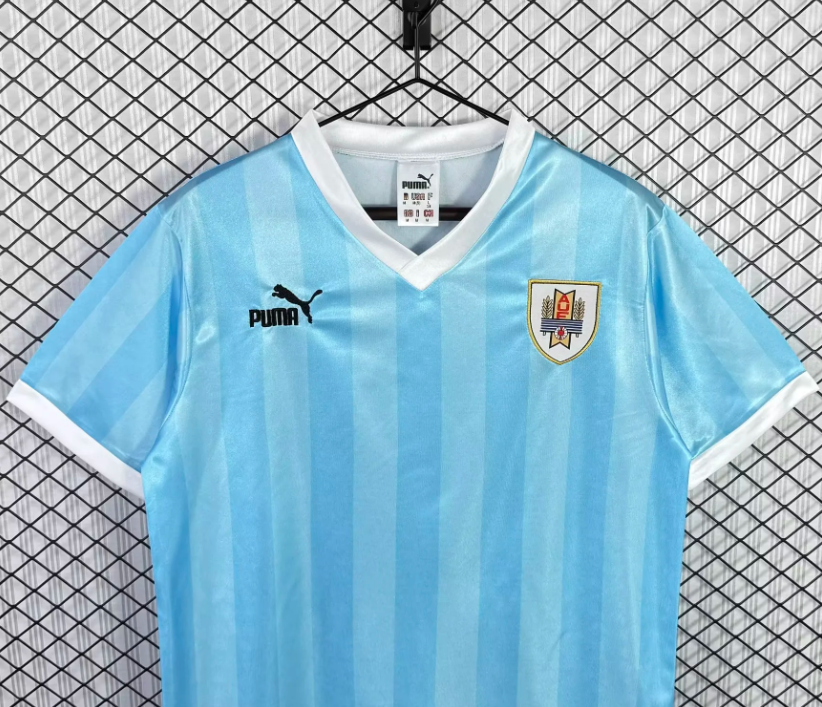 URUGUAY 90 — National Retro