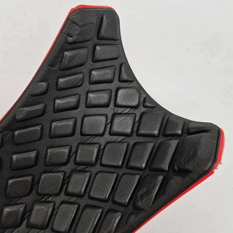 A12Adidas猎鹰护腿板