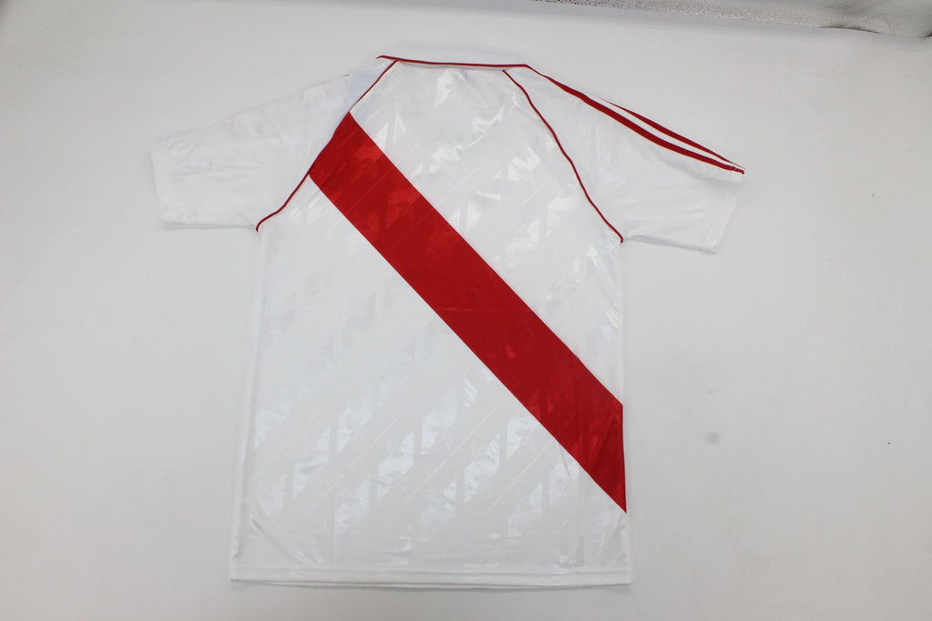 RIVER 93 — Club Retro