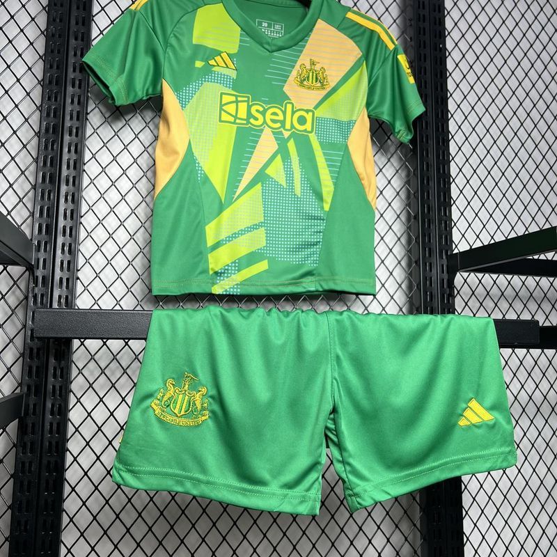 24-25 Newcastle green goalkeeper kid kit